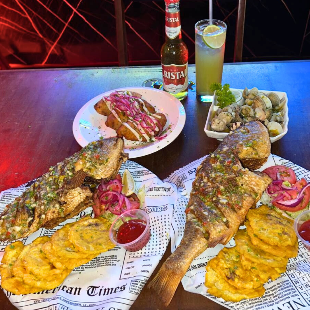 2 Pescados Enteros + 2 Almejas o Torrejitas de Bacalao + 2 Cervezas o Limonadas por $20 en Atlantis