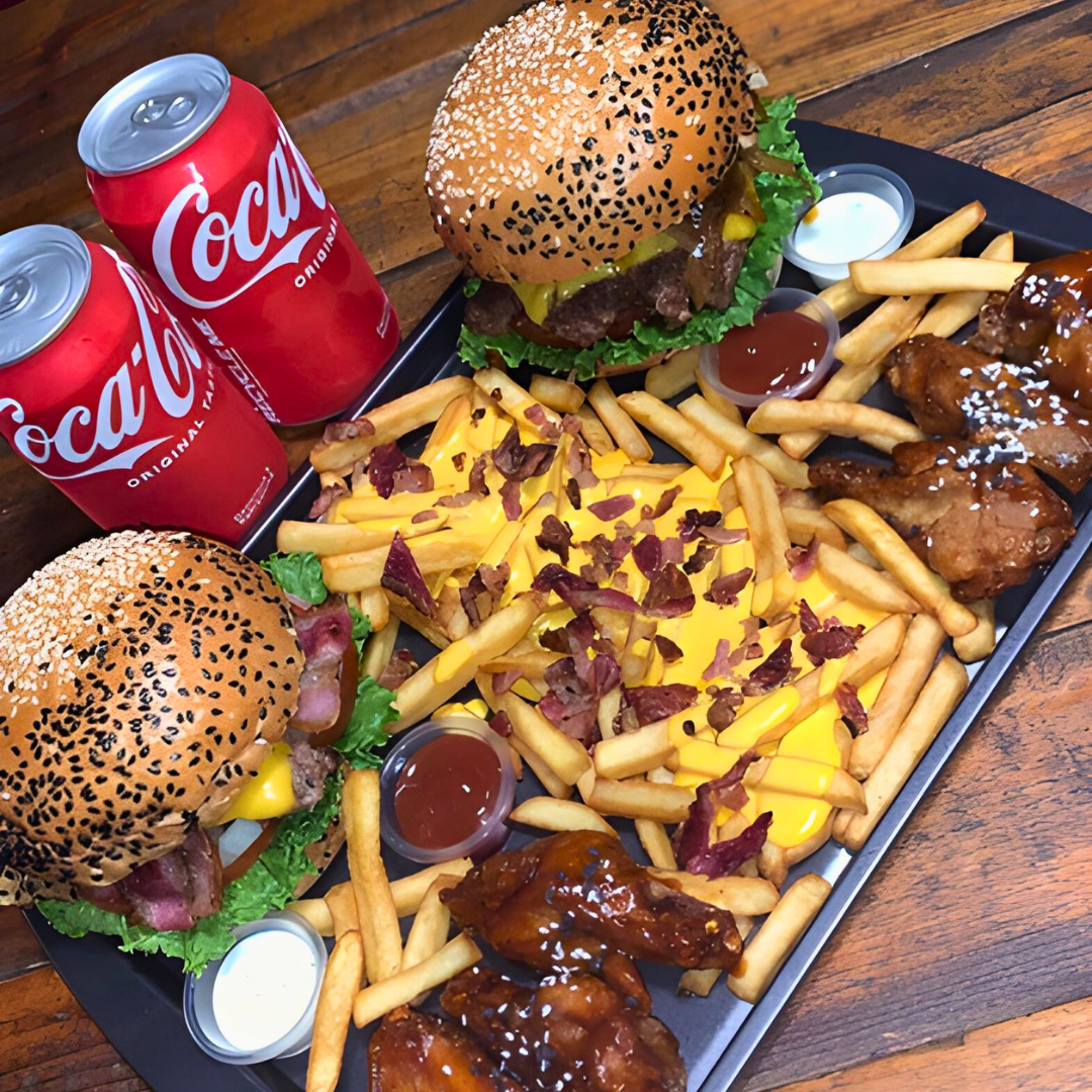 2 Burgers + 6 Wings + 1 Orden de Crazy Fries + 2 Sodas por $20 en Runos West