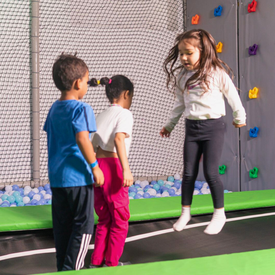 1 Hora de Juego Ilimitado + 1 Carrera de 8 vueltas para 2 niños por $15 en Extreme Place